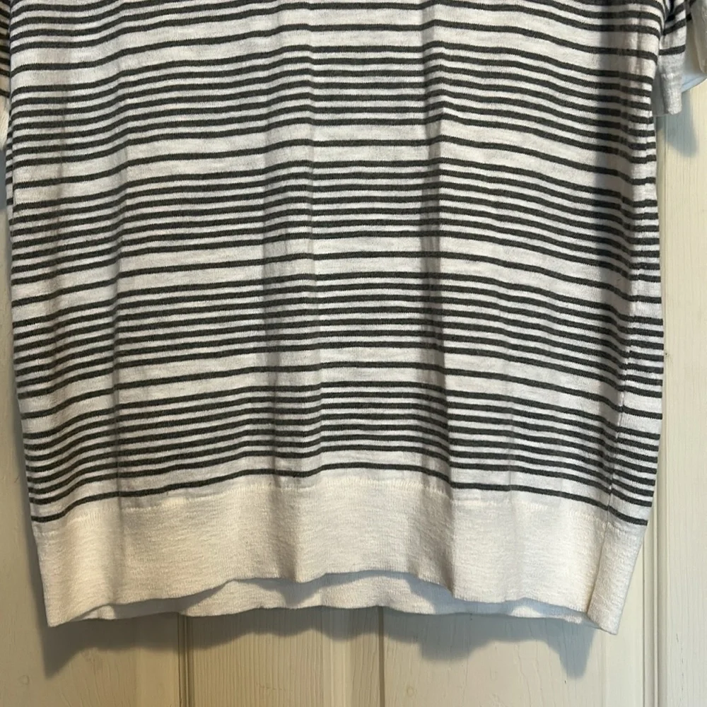 Banana Republic Gray and White Striped Polo Shirt/Sweater Size Large